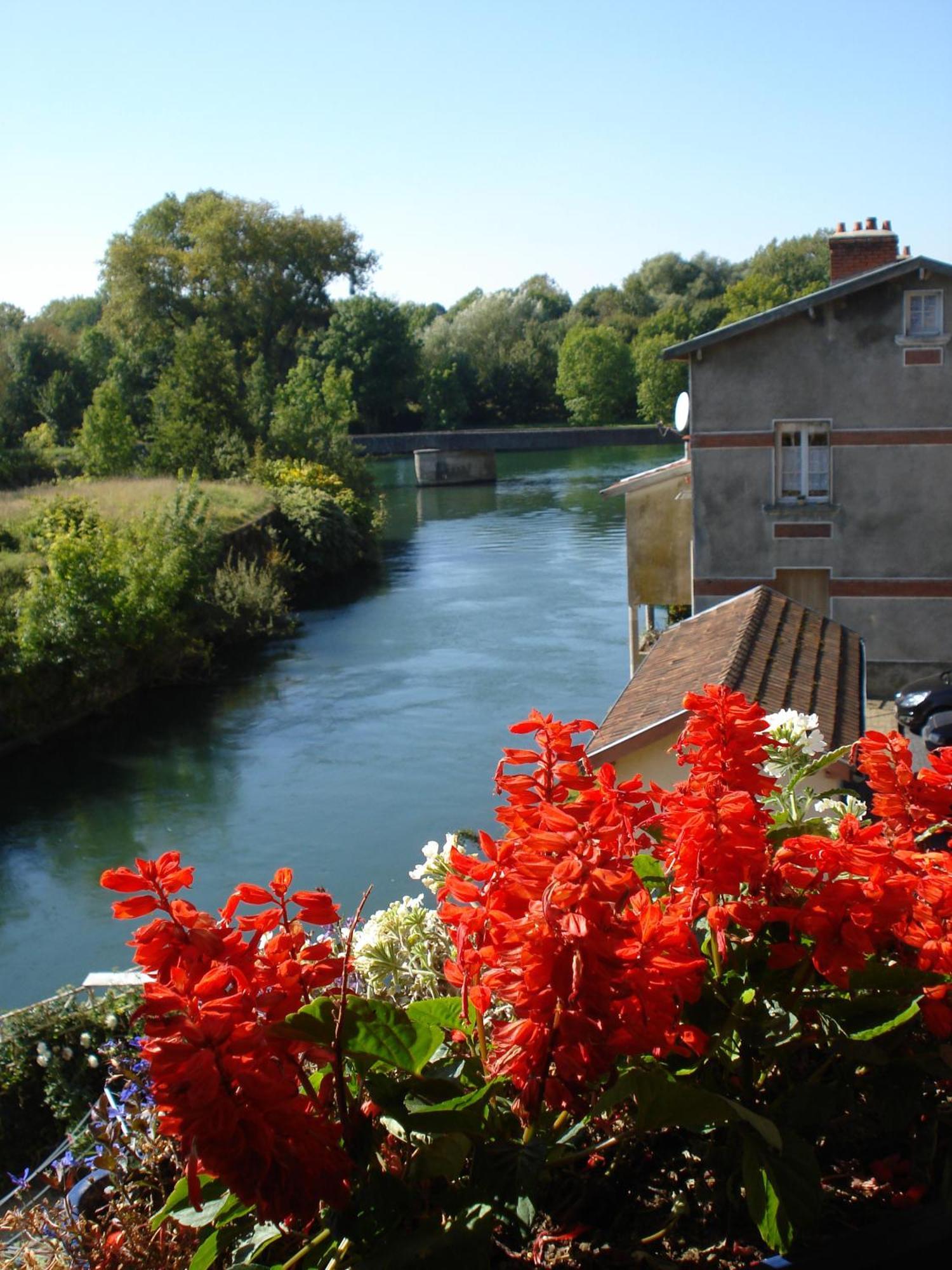 Chambres D'Hotes Notre Paradis Dun-sur-Meuse Exterior photo